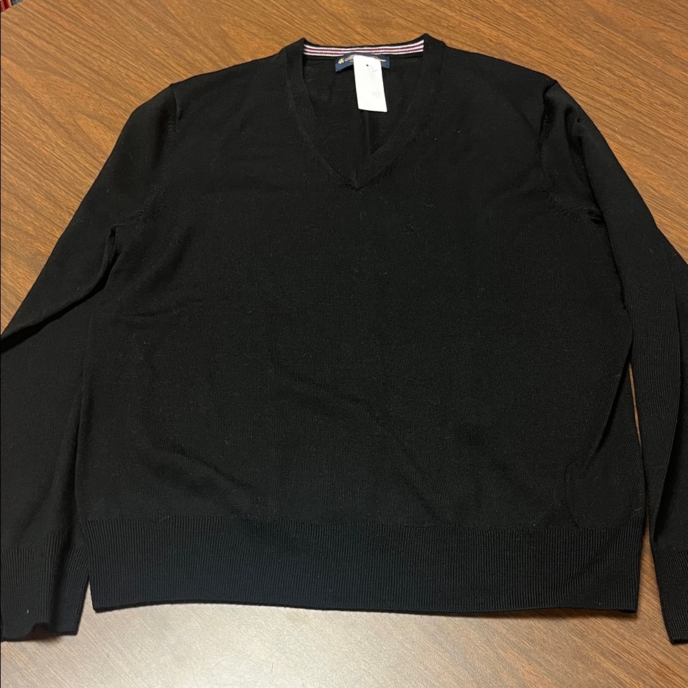 Brooks Brothers Men's Black V-Neck Sweater, size medium, NWT‎